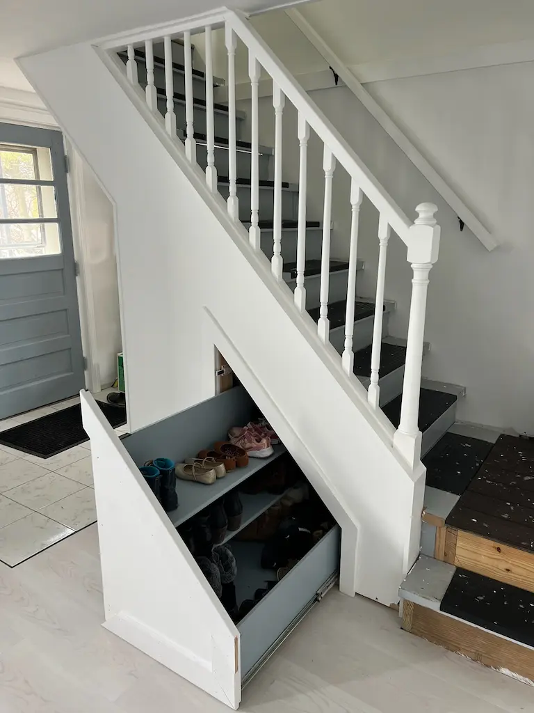 Staircase railing installation